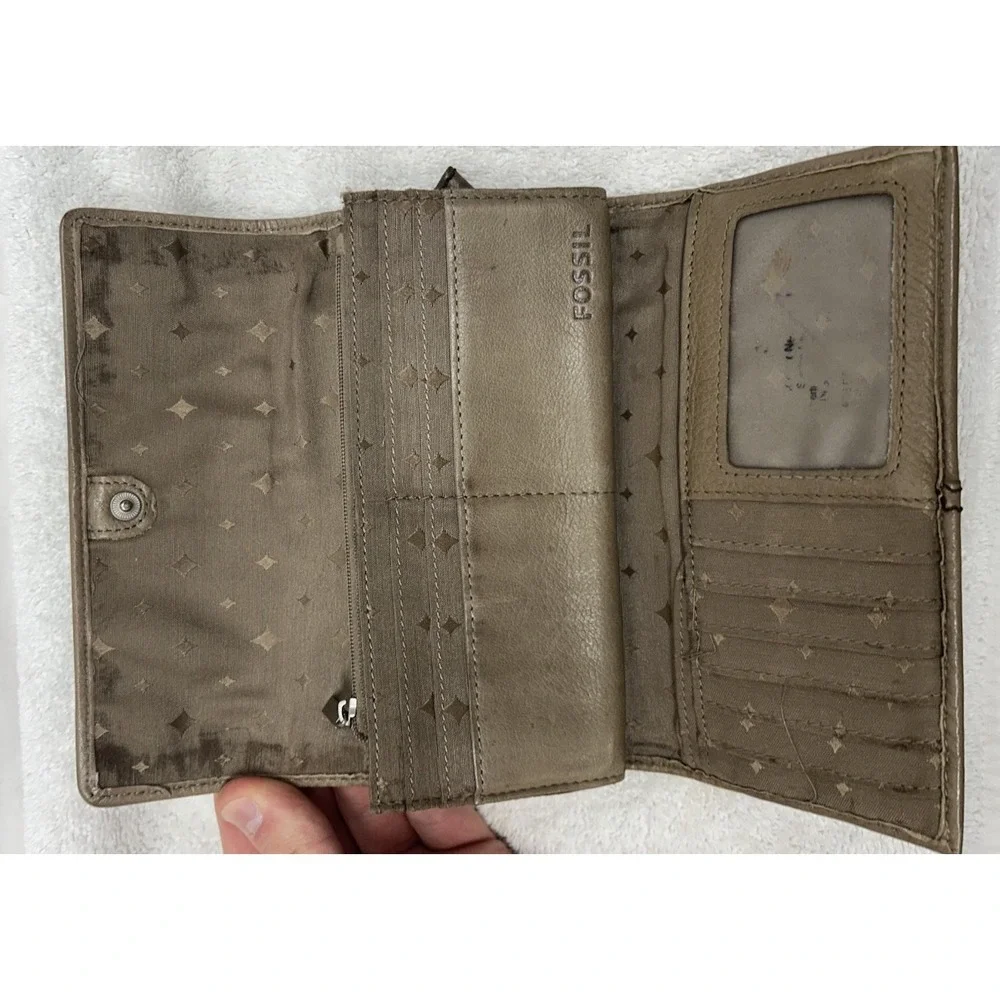 Fossil Womens Maddox Brown Leather Trifold Clutch Wallet